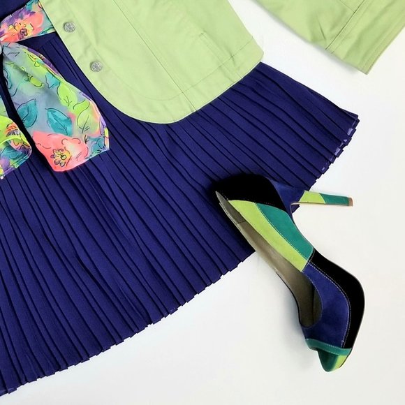 FIND THESE BEAUTIES & SO MUCH MORE IN MY CLOSET! - Picture 4 of 5